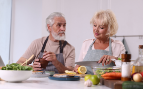 Rotinas saudáveis ajudam a manter a autonomia na maturidade, com o Sindnapi - Sindicato Nacional dos Aposentados, Pensionistas e Idosos, fortalecendo a qualidade de vida.