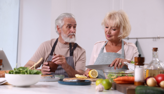 Rotinas saudáveis ajudam a manter a autonomia na maturidade, com o Sindnapi - Sindicato Nacional dos Aposentados, Pensionistas e Idosos, fortalecendo a qualidade de vida.
